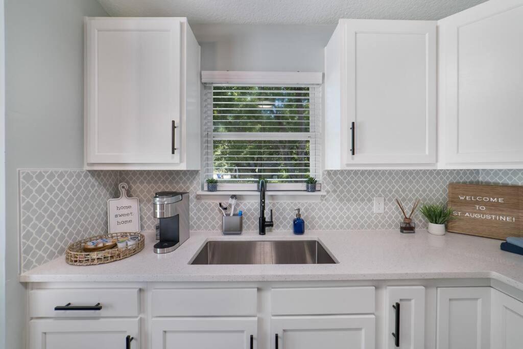 New Modern Bungalow Close To Downtown! Fully Fenced Yard St. Augustine Luaran gambar